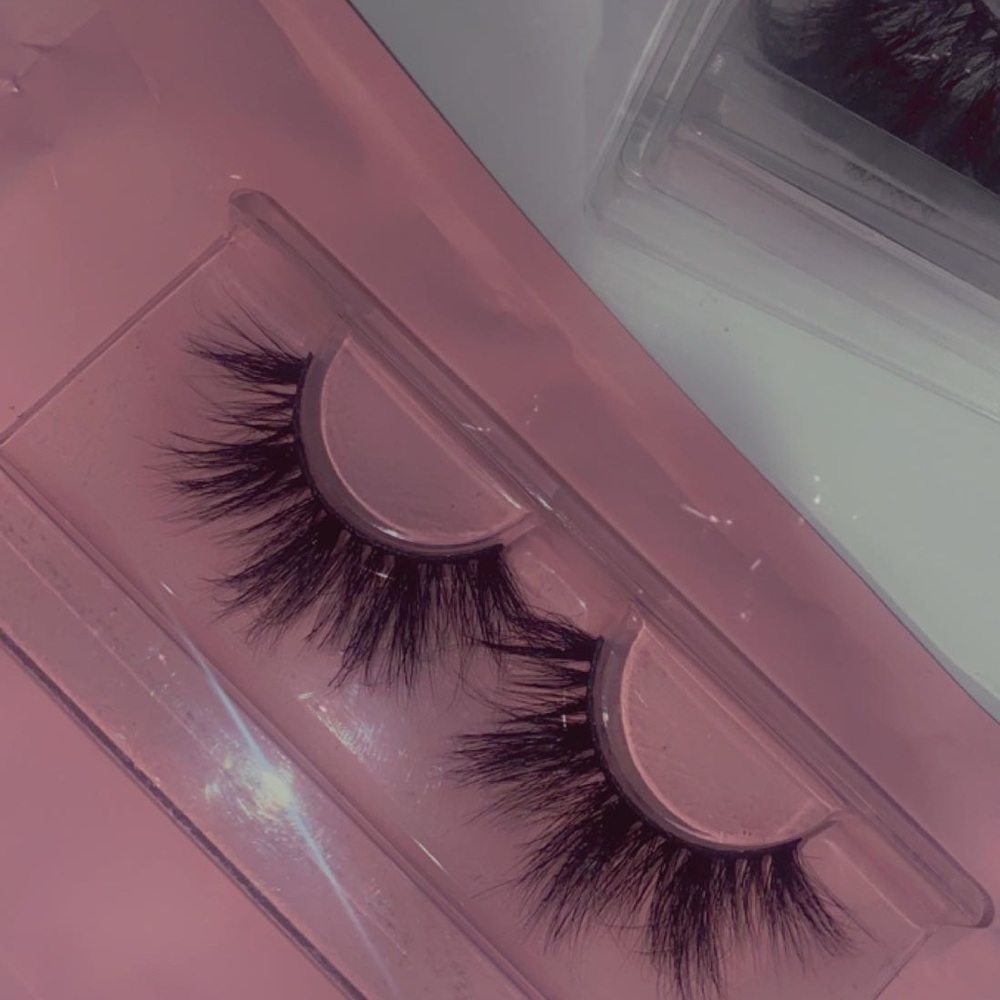 Lash Bundle - Picture 6 of 6